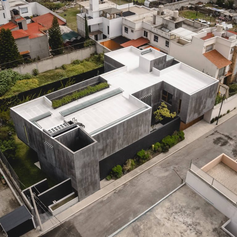 Casa Ceniza en CdMX: Arquitectura de Concreto y Paisaje | TACO