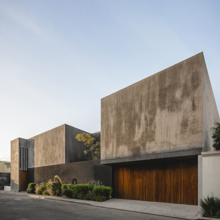 Casa Ceniza en CdMX: Arquitectura de Concreto y Paisaje | TACO