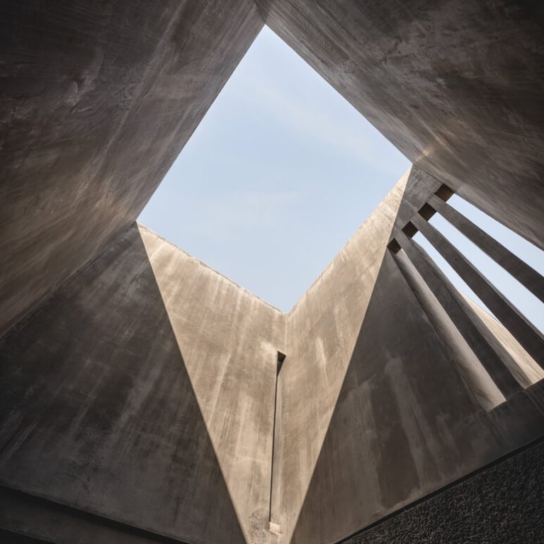 Casa Ceniza en CdMX: Arquitectura de Concreto y Paisaje | TACO