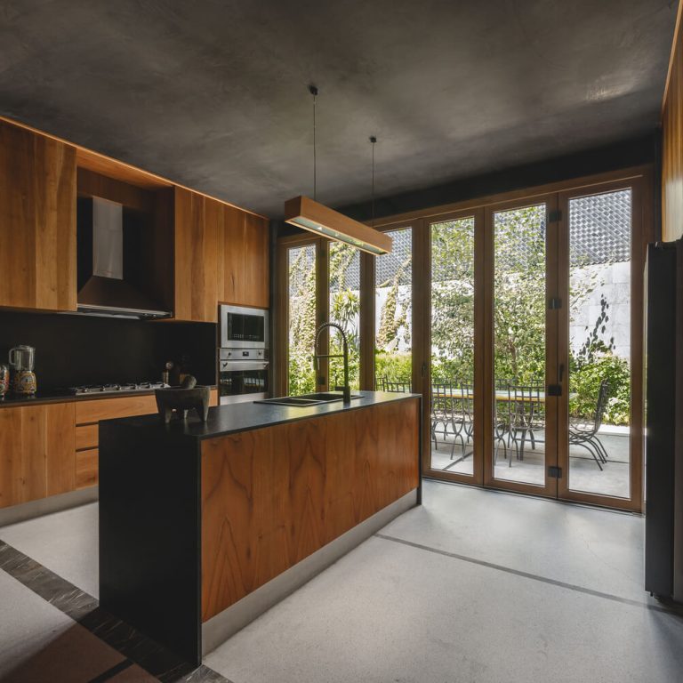 Casa Ceniza en CdMX: Arquitectura de Concreto y Paisaje | TACO