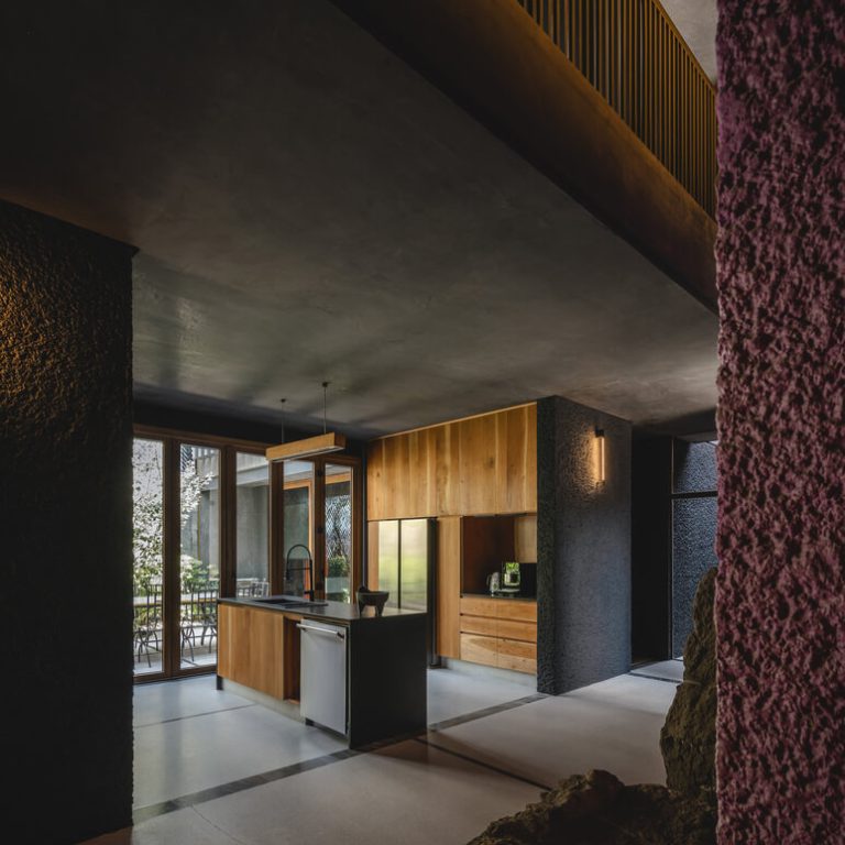 Casa Ceniza en CdMX: Arquitectura de Concreto y Paisaje | TACO