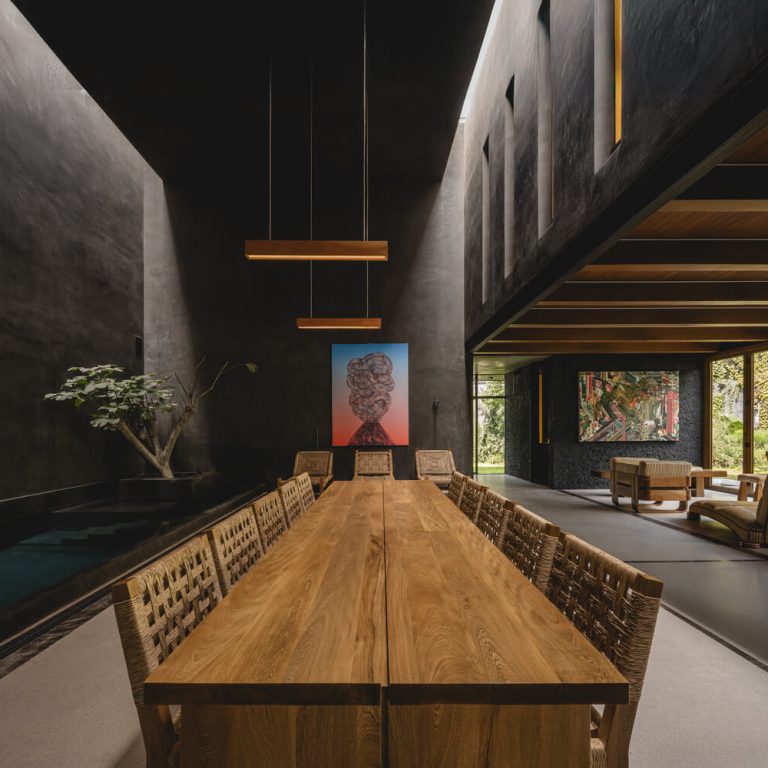 Casa Ceniza en CdMX: Arquitectura de Concreto y Paisaje | TACO