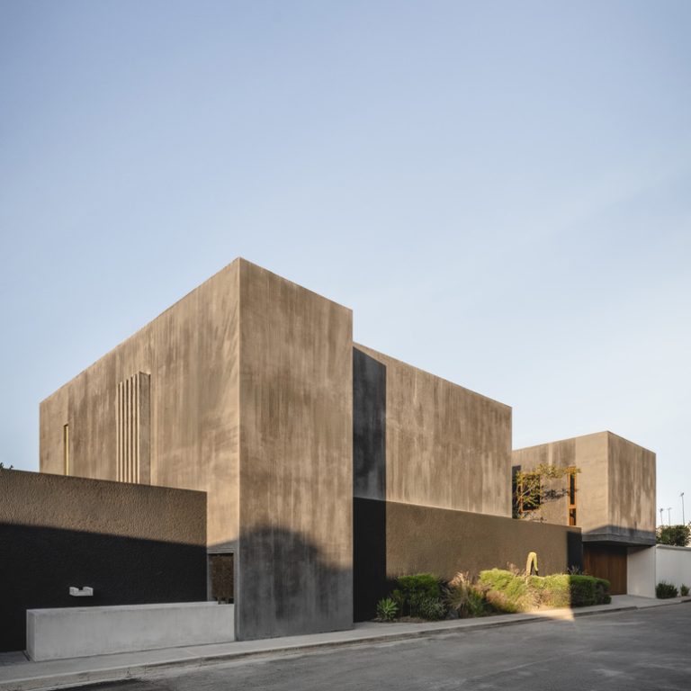 Casa Ceniza en CdMX: Arquitectura de Concreto y Paisaje | TACO