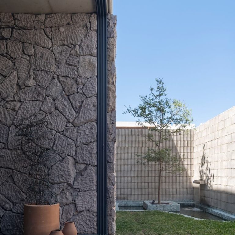 Casa Contreras en Zapopan por Bernardo Bross Arquitectura