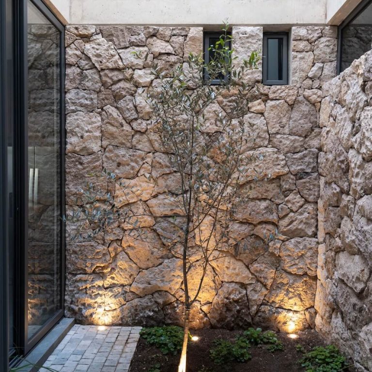 Casa Contreras en Zapopan por Bernardo Bross Arquitectura