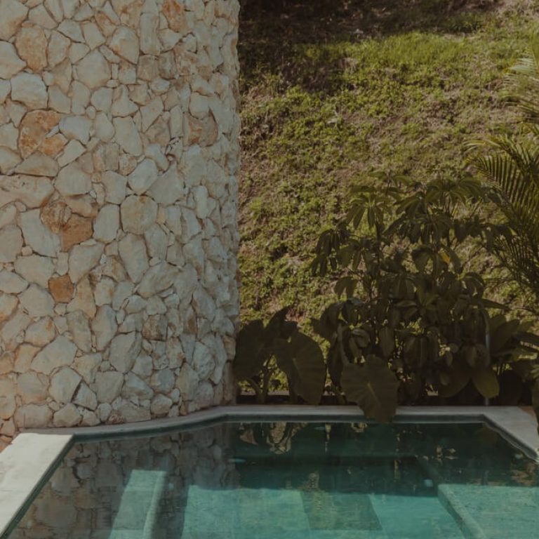 Casa Covva en Medellín: Arquitectura Orgánica de 450 m² que Rinde Tributo al Ágape por Bon Studio.