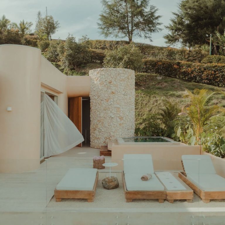 Casa Covva en Medellín: Arquitectura Orgánica de 450 m² que Rinde Tributo al Ágape por Bon Studio.