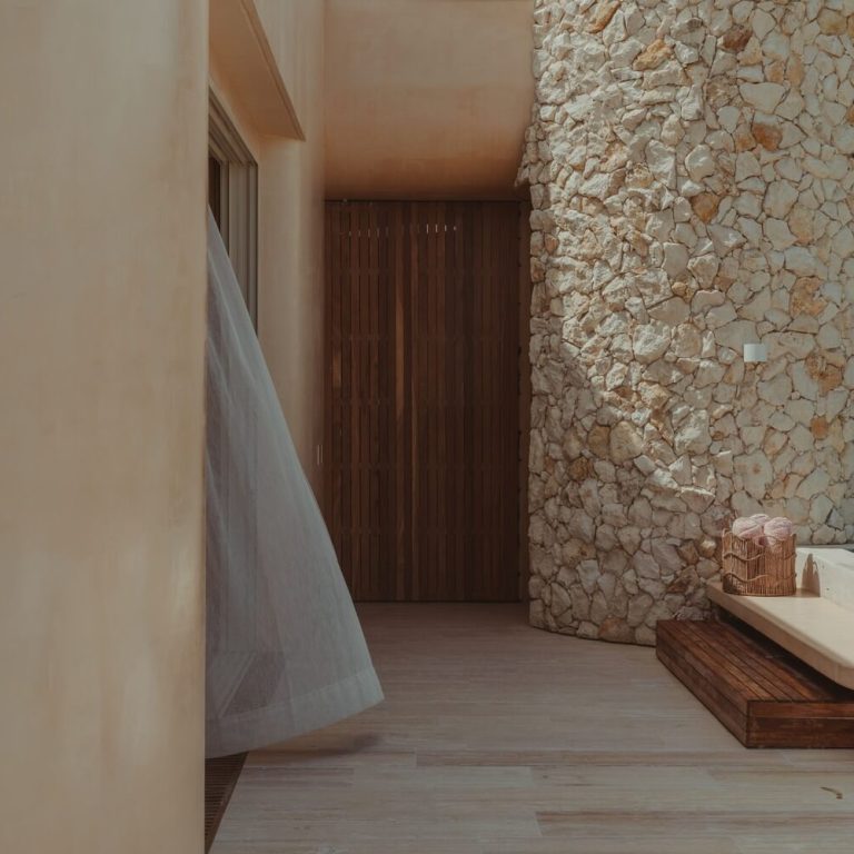 Casa Covva en Medellín: Arquitectura Orgánica de 450 m² que Rinde Tributo al Ágape por Bon Studio.