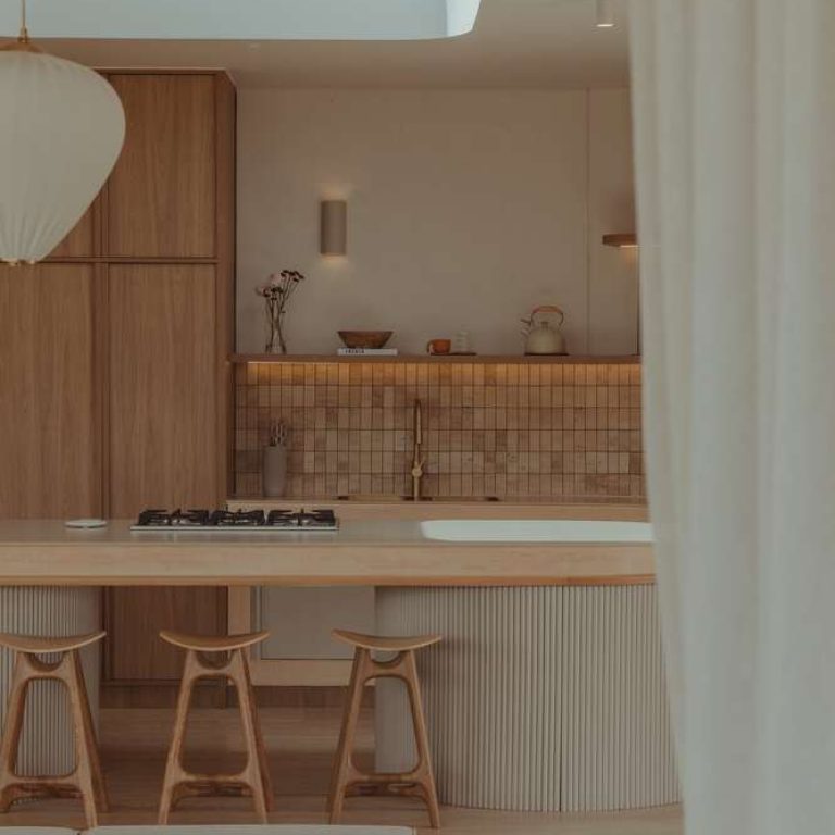 Casa Covva en Medellín: Arquitectura Orgánica de 450 m² que Rinde Tributo al Ágape por Bon Studio.