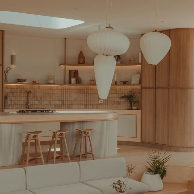 Casa Covva en Medellín: Arquitectura Orgánica de 450 m² que Rinde Tributo al Ágape por Bon Studio.