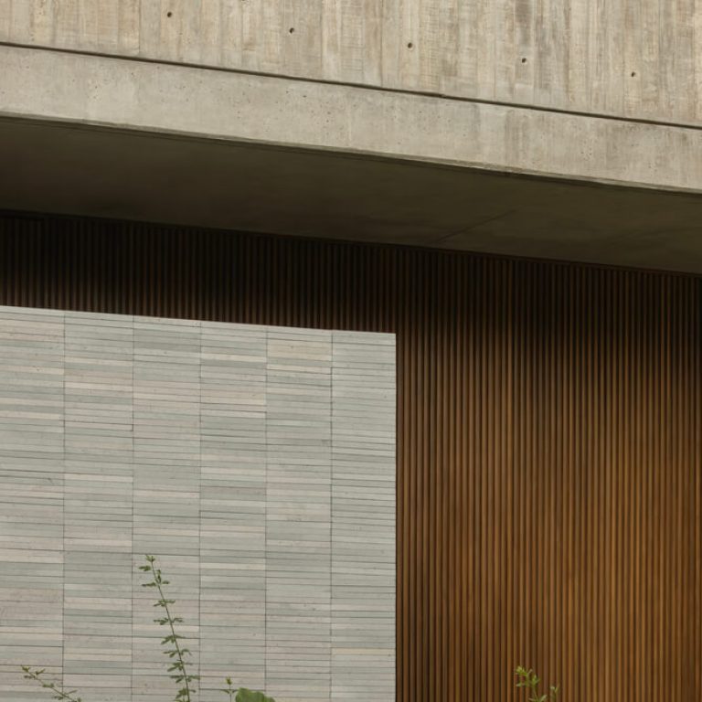 Casa DLCA por 0studio Arquitectura: Integración Paisajística y Diseño