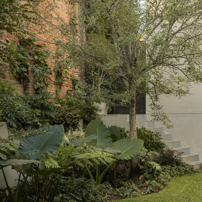 Casa DLCA por 0studio Arquitectura: Integración Paisajística y Diseño