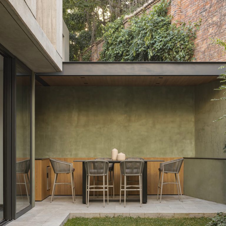 Casa DLCA por 0studio Arquitectura: Integración Paisajística y Diseño