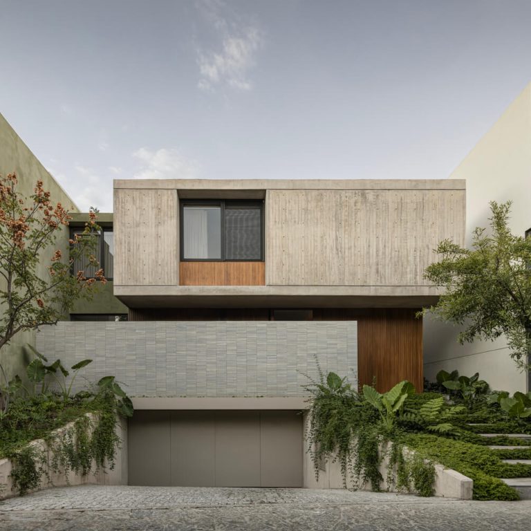 Casa DLCA por 0studio Arquitectura: Integración Paisajística y Diseño