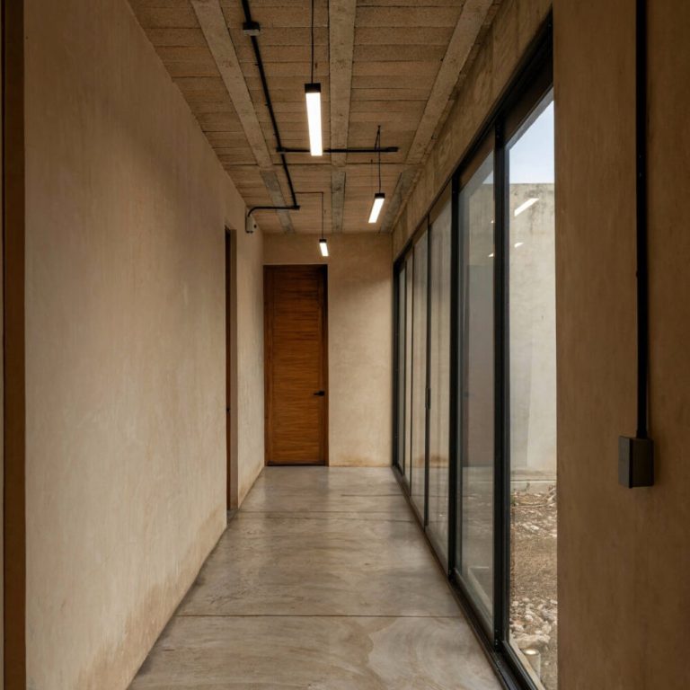 Casa Desnuda por V+A arquitectura