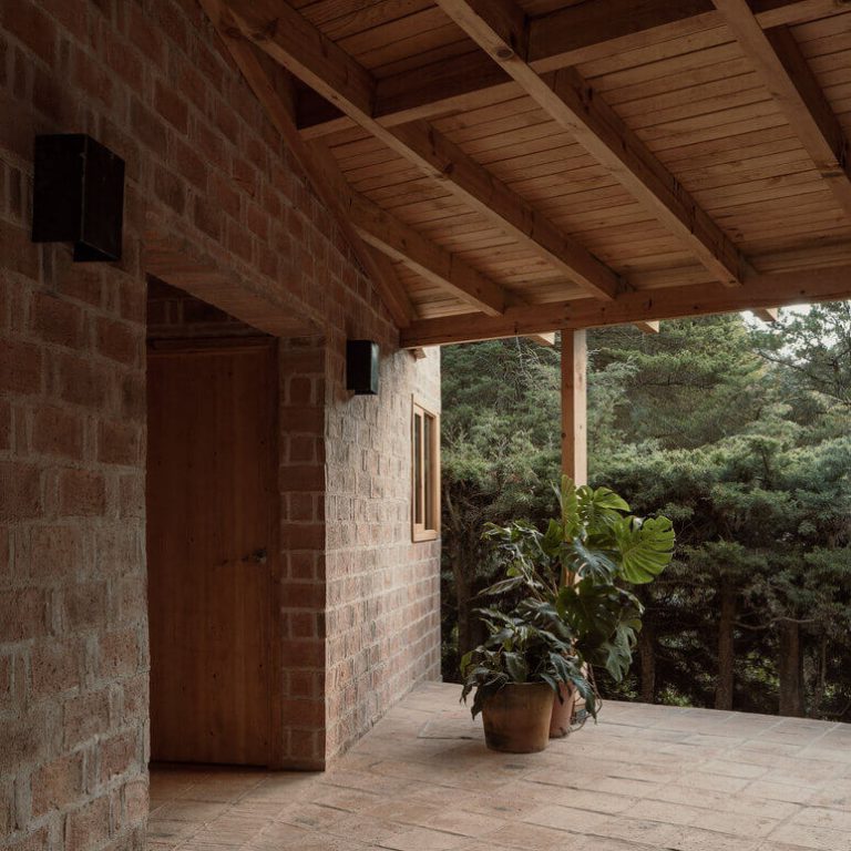 Estado previo del antiguo almacén de adobe transformado en Casa Estelí