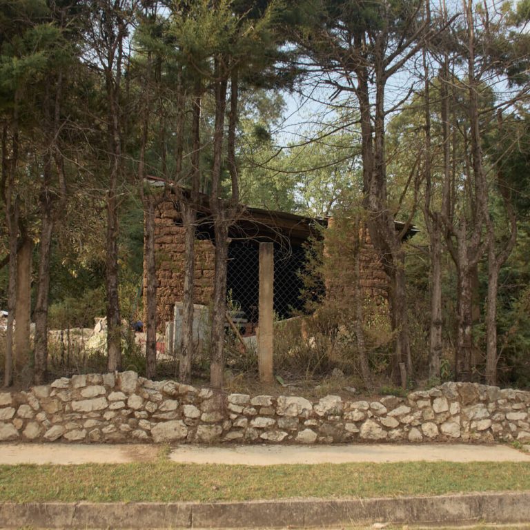 Patio y relación con el jardín en Casa Estelí