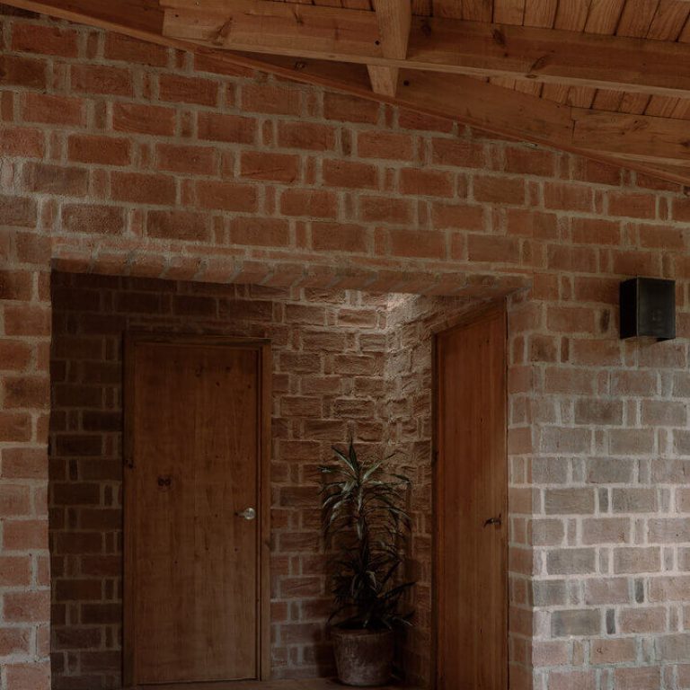Espacio social interior de Casa Estelí por COLAR