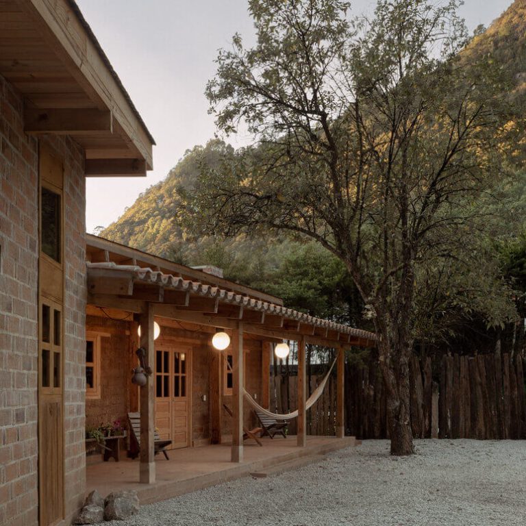 Vista exterior de Casa Estelí hacia el jardín