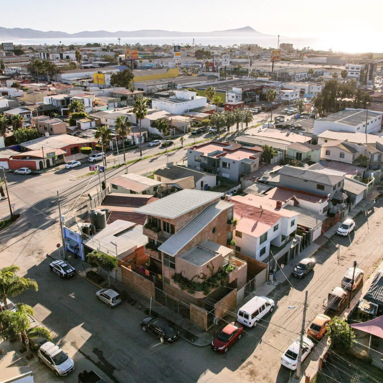 Casa Estudiantes en Baja California: Arquitectura Social por BRUTAL Taller de Arquitectura