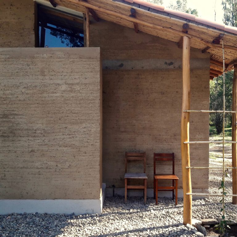 Casa Experimental de Tapial en Bolivia
