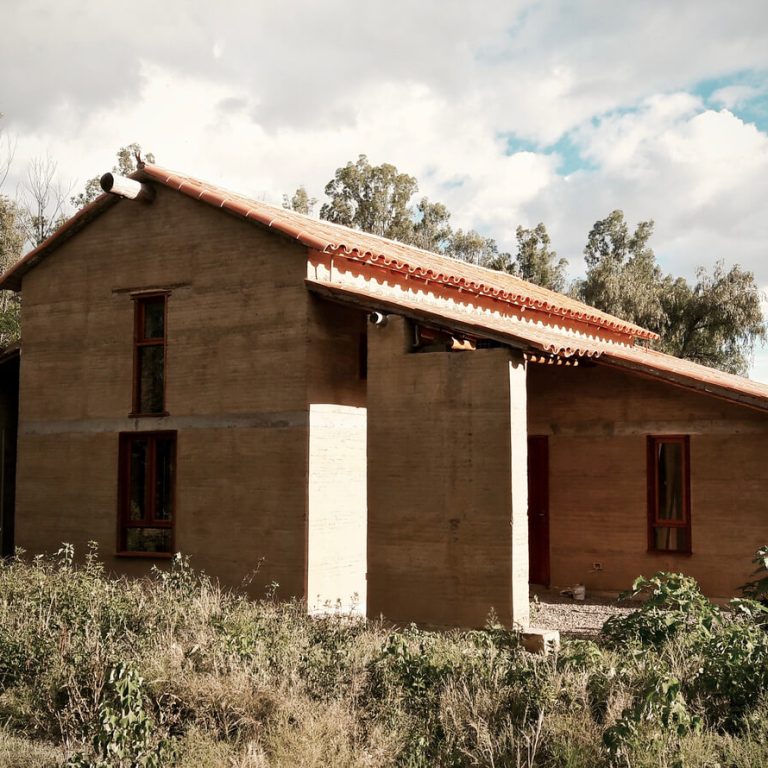 Casa Experimental de Tapial en Bolivia