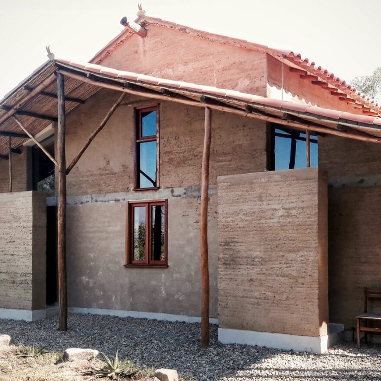 Casa Experimental de Tapial en Bolivia
