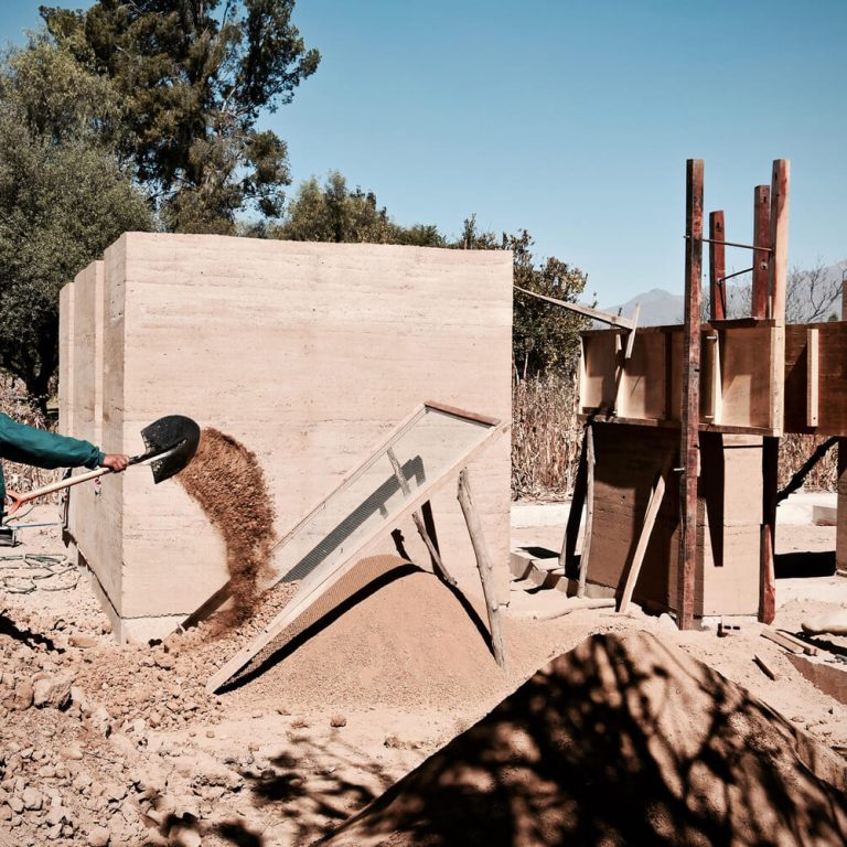 Casa Experimental de Tapial en Bolivia