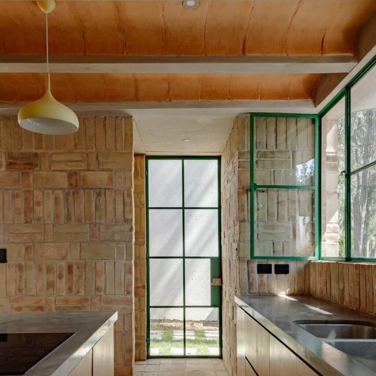 Casa F36: Vivienda residencial de ladrillo en San Pedro Cholula | Estudio Tecalli