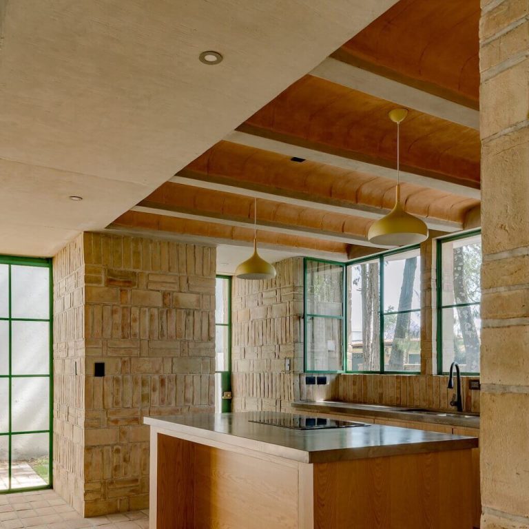 Casa F36: Vivienda residencial de ladrillo en San Pedro Cholula | Estudio Tecalli