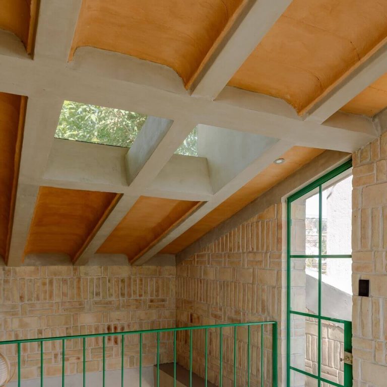 Casa F36: Vivienda residencial de ladrillo en San Pedro Cholula | Estudio Tecalli
