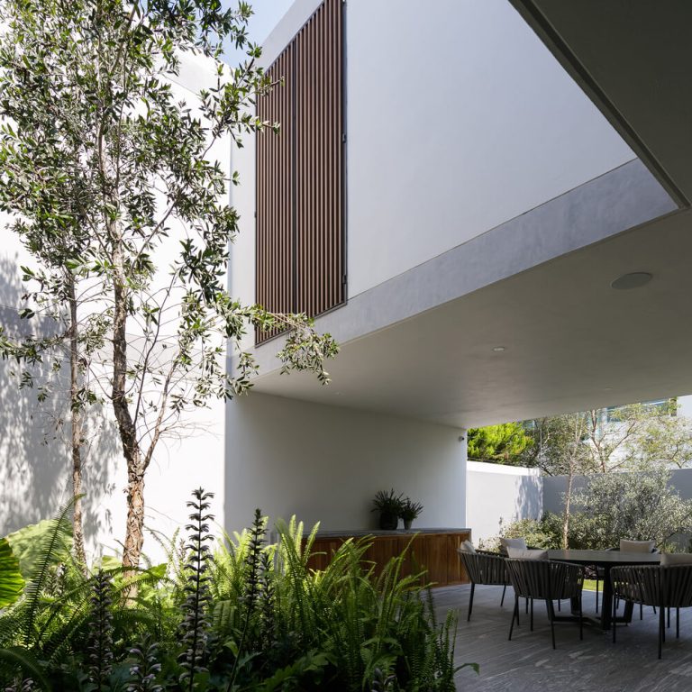 Casa G Zapopan: Diseño Interior y Luz Natural en Residencia de 340 m² por TACHER ARQUITECTOS