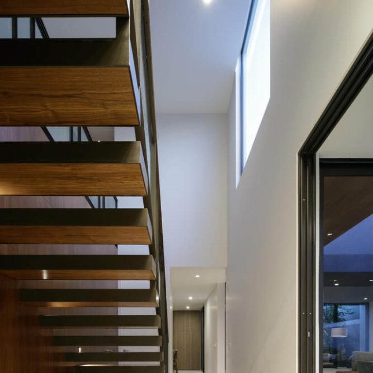 Casa G Zapopan: Diseño Interior y Luz Natural en Residencia de 340 m² por TACHER ARQUITECTOS