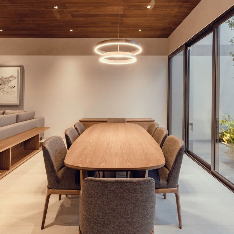 Casa G Zapopan: Diseño Interior y Luz Natural en Residencia de 340 m² por TACHER ARQUITECTOS