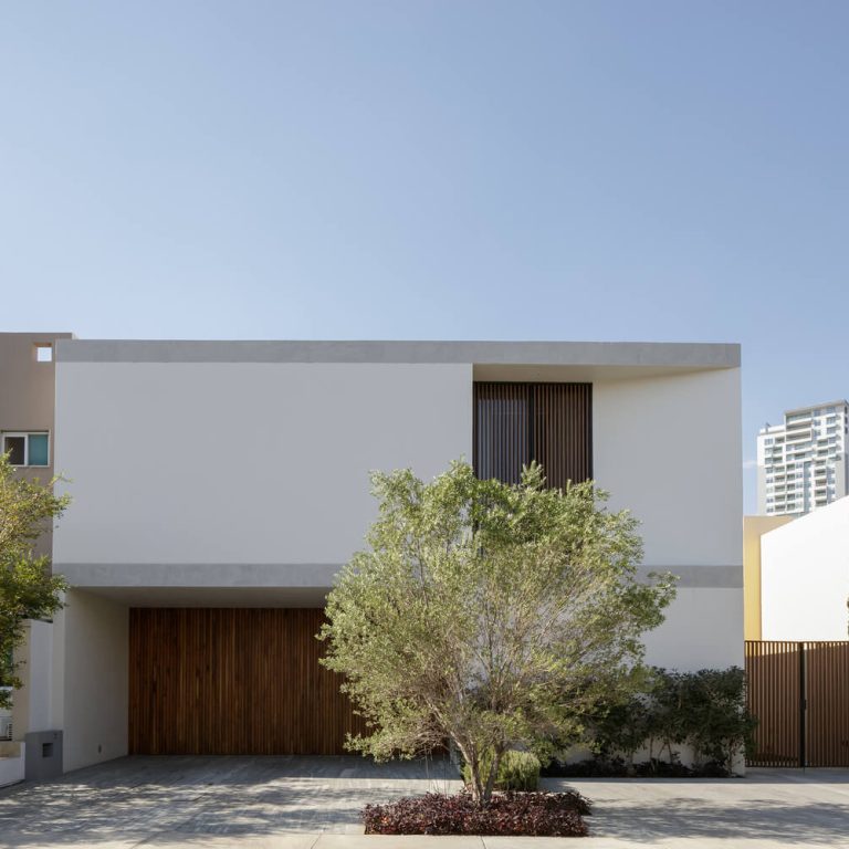 Casa G Zapopan: Diseño Interior y Luz Natural en Residencia de 340 m² por TACHER ARQUITECTOS