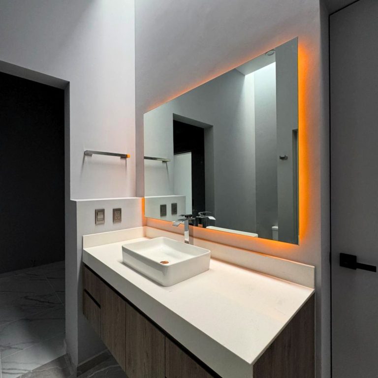 Casa GL en Ciudad Juárez: Minimalismo y Elegancia por VMV Arquitectos