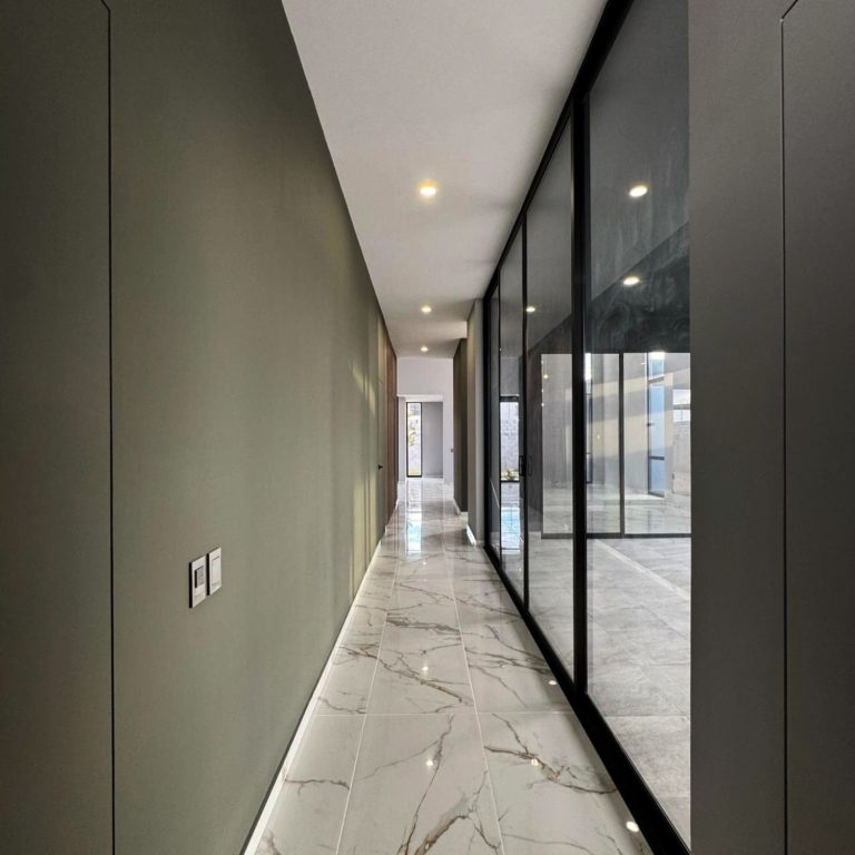 Casa GL en Ciudad Juárez: Minimalismo y Elegancia por VMV Arquitectos