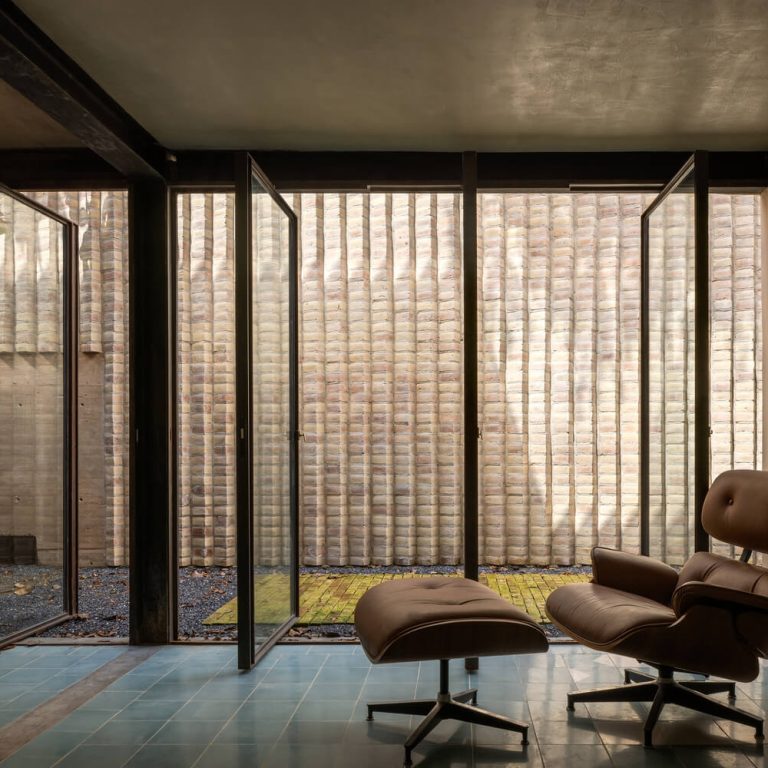 Casa Gardenias: Reconfiguración Arquitectónica en Naucalpan / Vrtical
