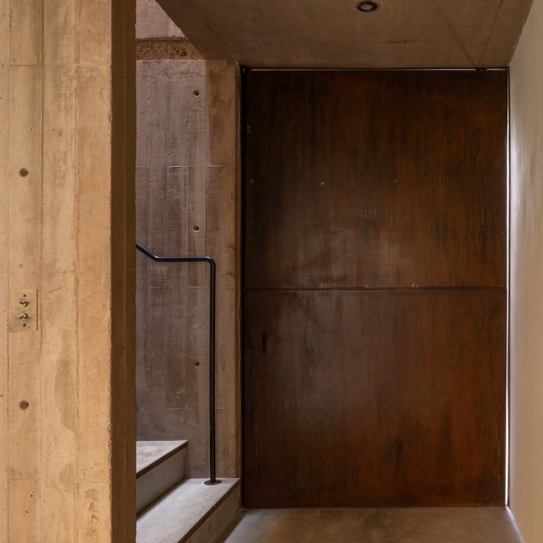 Casa Gardenias: Reconfiguración Arquitectónica en Naucalpan / Vrtical