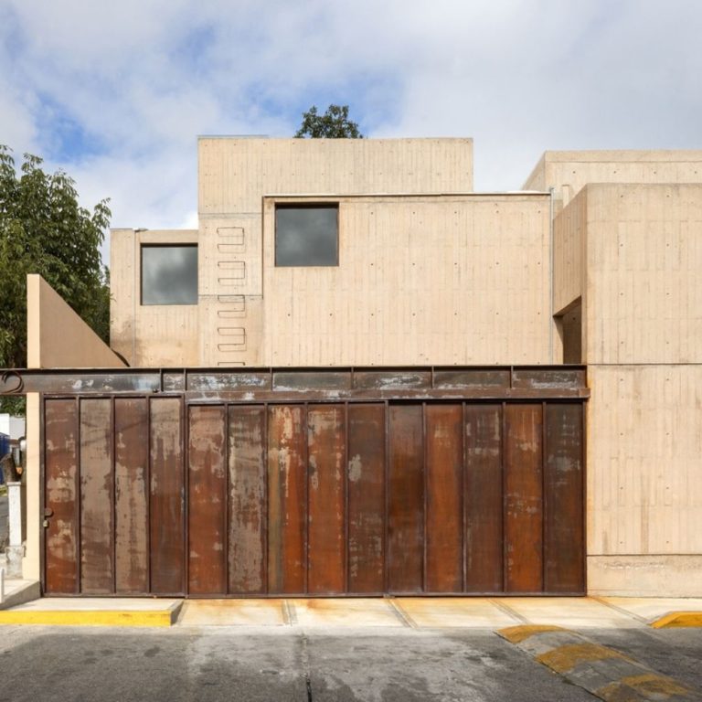 Casa Gardenias: Reconfiguración Arquitectónica en Naucalpan / Vrtical