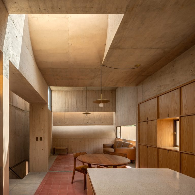 Casa Gardenias: Reconfiguración Arquitectónica en Naucalpan / Vrtical