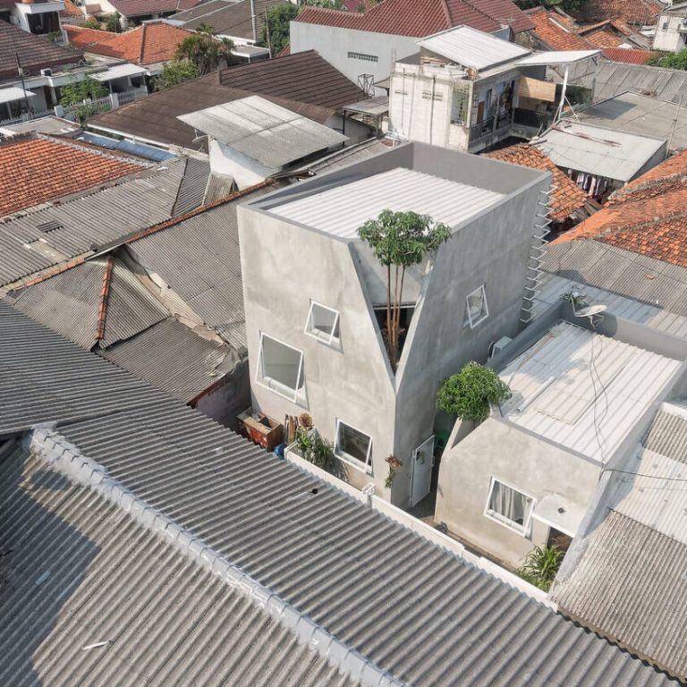 Casa Gemela en indonesia: Arquitectura y Diseño en Espacio Reducido de 73 m2
