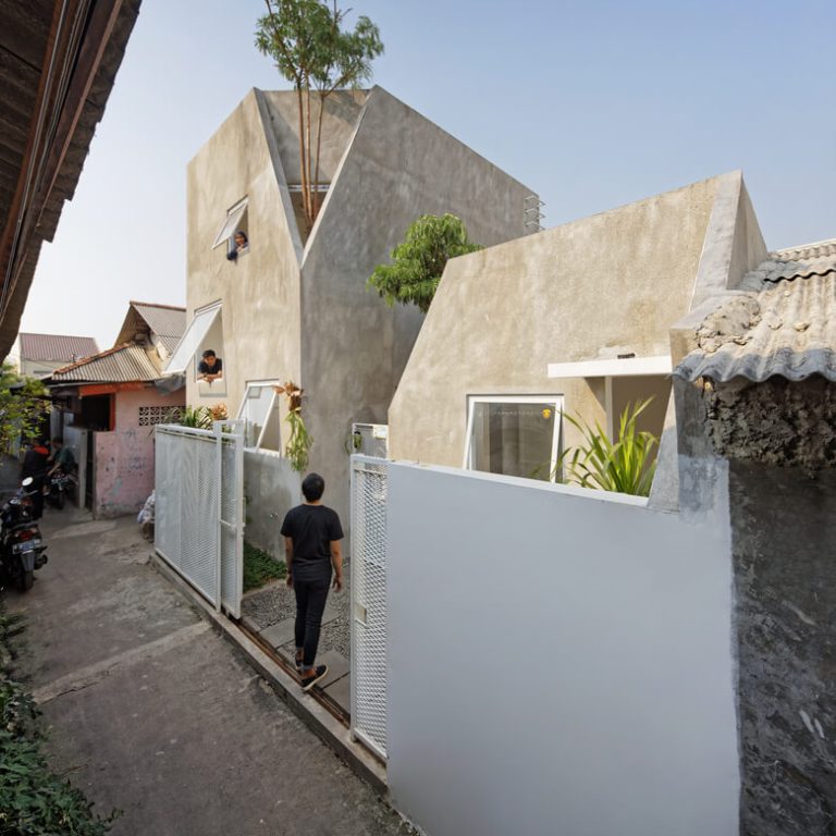 Casa Gemela en indonesia: Arquitectura y Diseño en Espacio Reducido de 73 m2