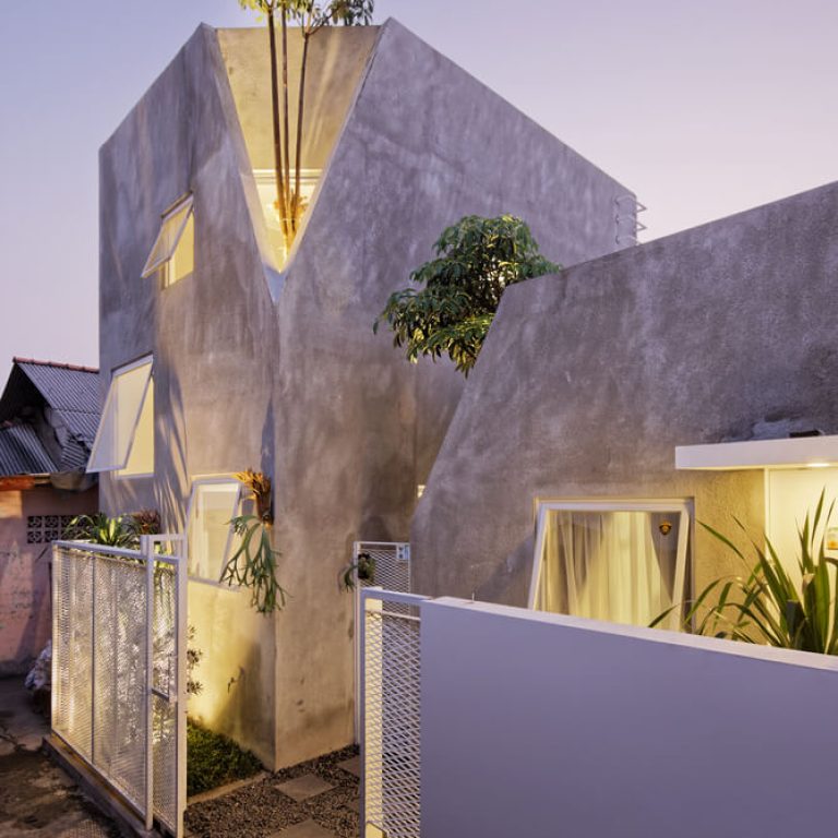 Casa Gemela en indonesia: Arquitectura y Diseño en Espacio Reducido de 73 m2