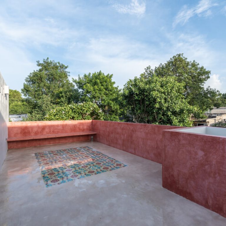 Casa Golondrinna: Rehabilitación de 246 m² en Mérida