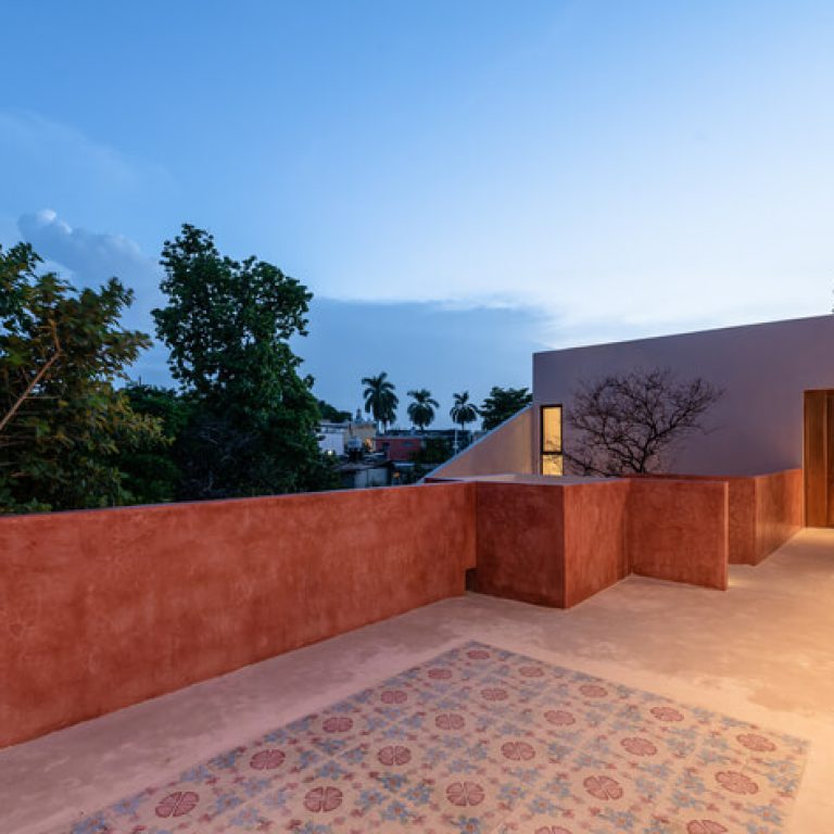 Casa Golondrinna: Rehabilitación de 246 m² en Mérida