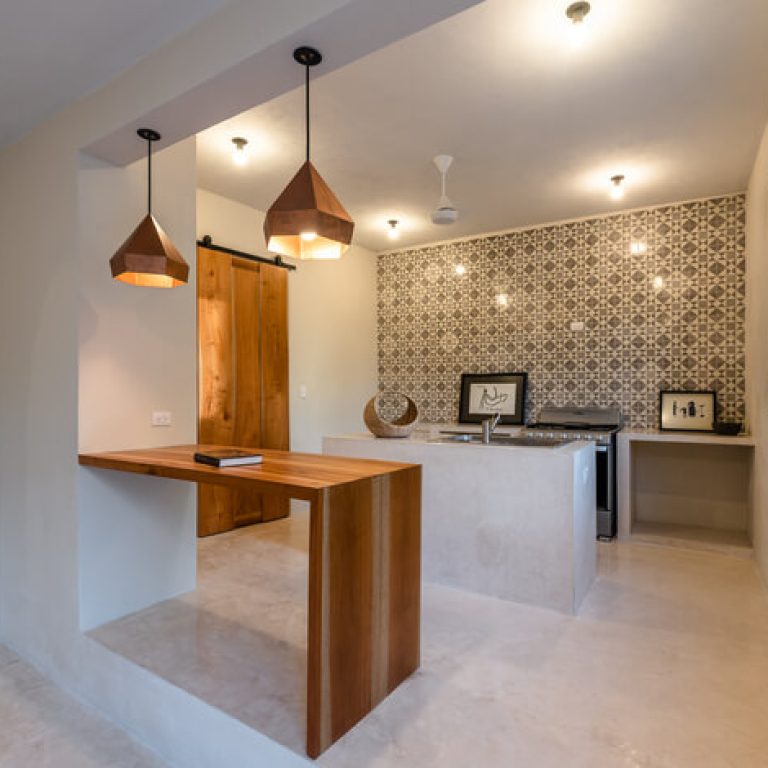 Casa Golondrinna: Rehabilitación de 246 m² en Mérida