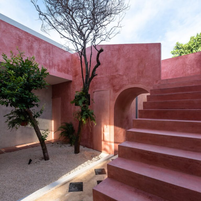 Casa Golondrinna: Rehabilitación de 246 m² en Mérida