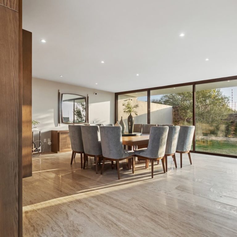 Casa Granito 53: Residencia contemporánea en Zibatá por Grupo Hersa