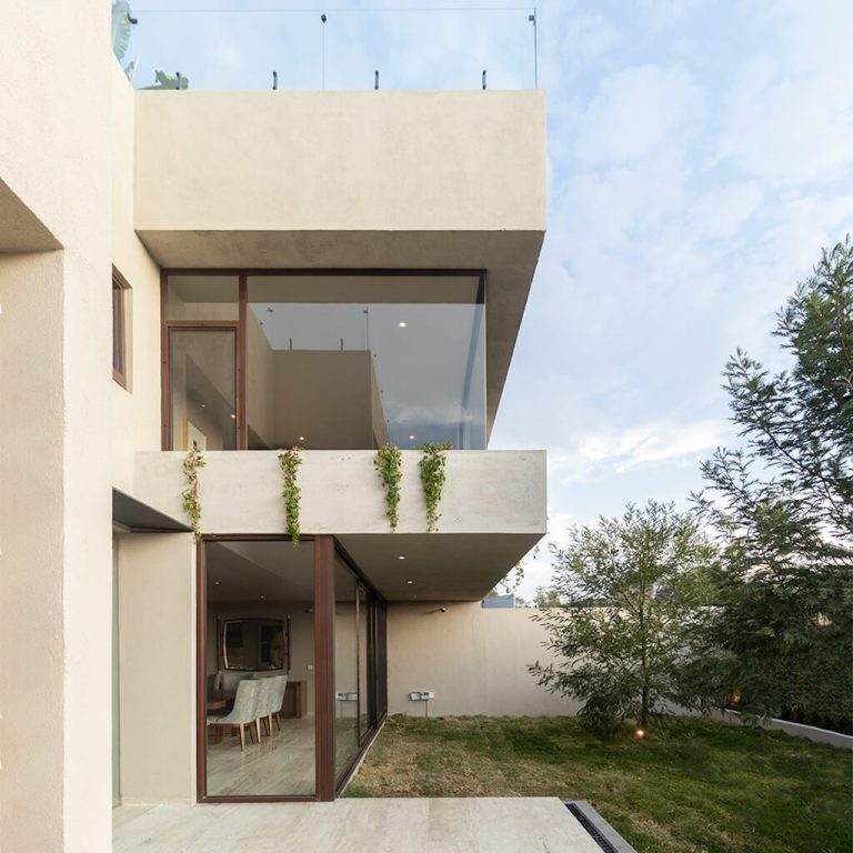 Casa Granito 53: Residencia contemporánea en Zibatá por Grupo Hersa